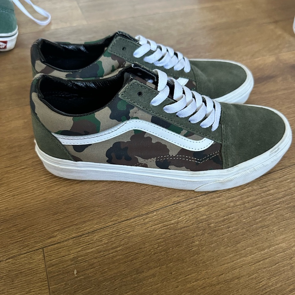 Women’s Camo old school Vans